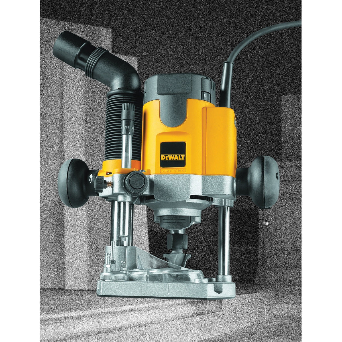 DeWALT DW621 Corded 2HP EVS Plunge Router