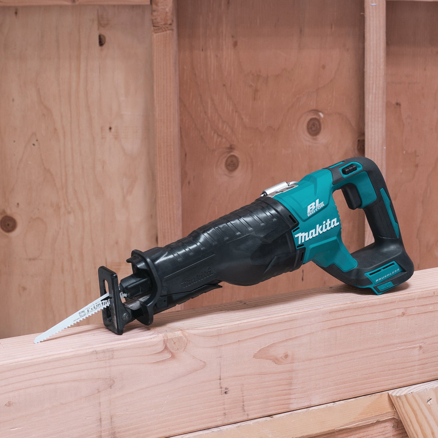 Makita XRJ05Z Reciprocating Saw, Tool Only, 18 V, 10 in Cutting Capacity, 1-1/4 in L Stroke, 0 to 3000 spm
