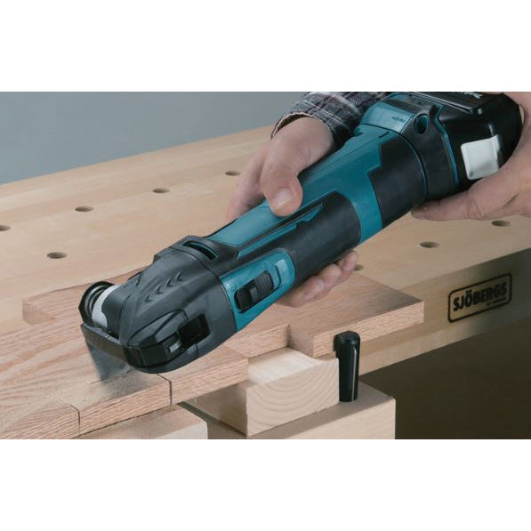 Makita XMT03Z Oscillating Multi-Tool, Tool Only, 18 V, 3 Ah, 6000 to 20,000 opm, 3.2 deg Oscillating