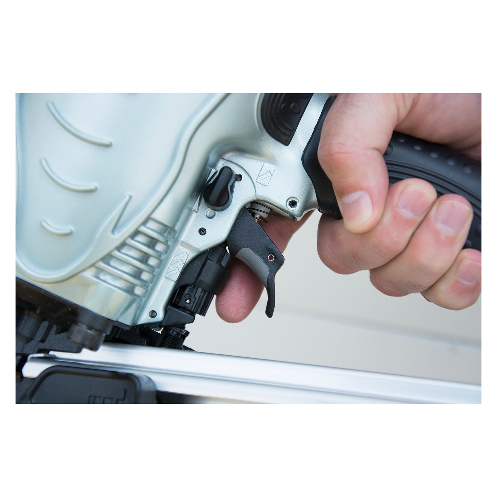 Metabo HPT NR90AE(S1) Pneumatic Nailer, 64 Magazine, Plastic Strip Collation, 0.09 scfm Air