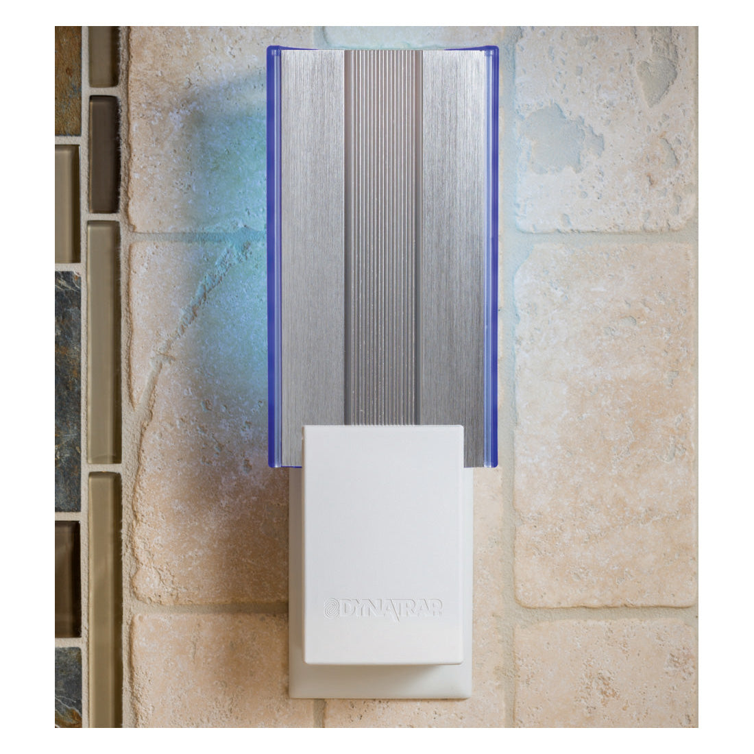 DYNATRAP D99 DT3039W Flylight Insect Trap with AC and USB Outlets, 9-1/2 in L Trap, 3-1/2 in W Trap