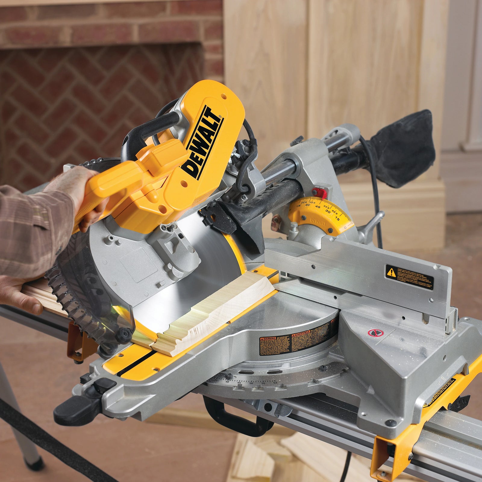 DeWALT DWS779 Corded 12" Double-Bevel Sliding Compound Miter Saw