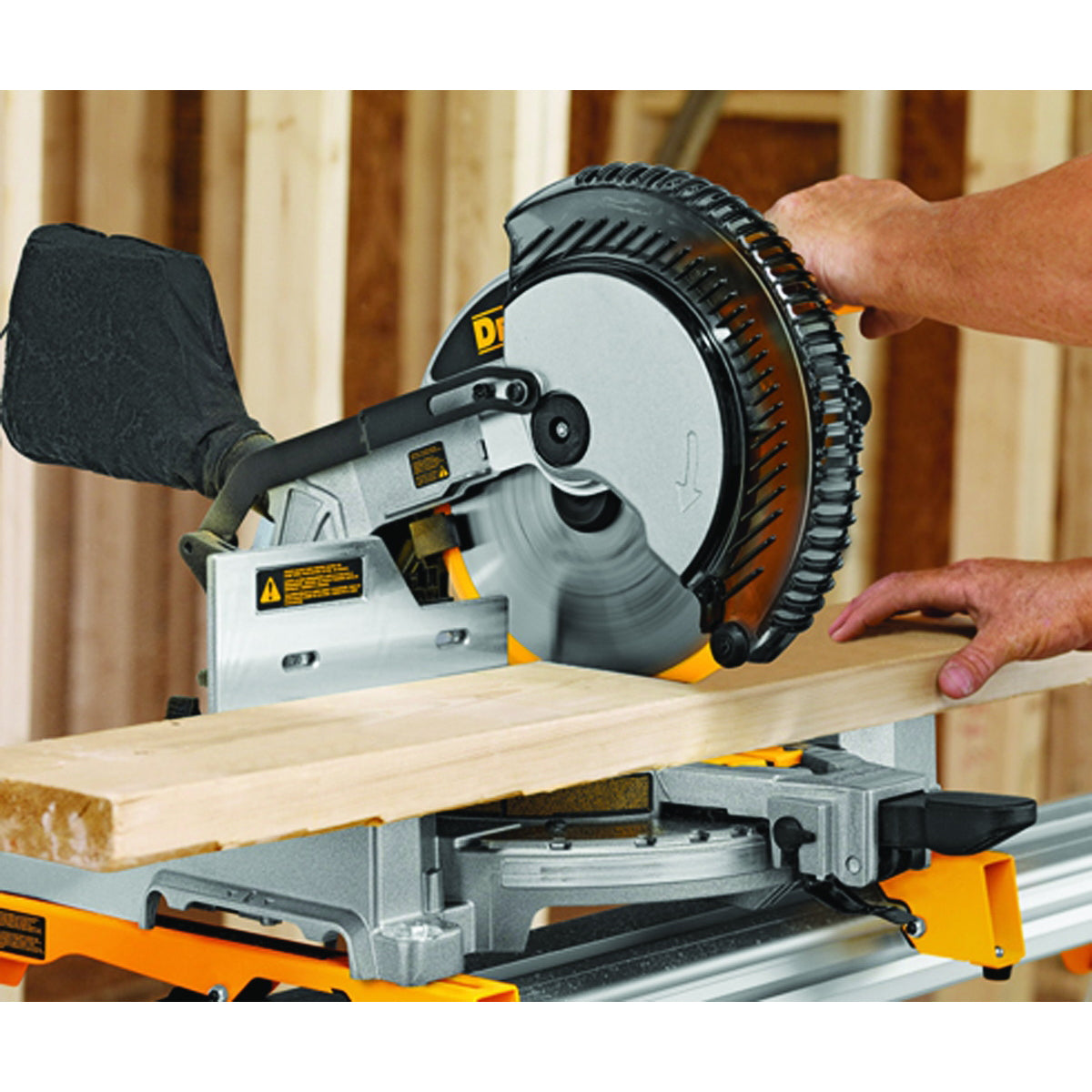 DeWALT DW713 Corded 10" Compound Miter Saw