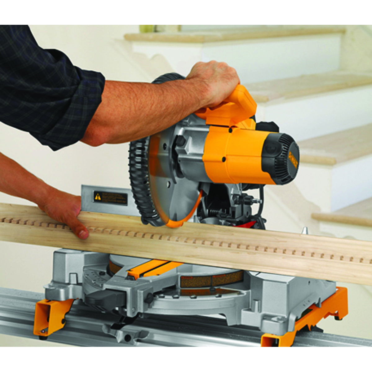 DeWALT DW713 Corded 10" Compound Miter Saw