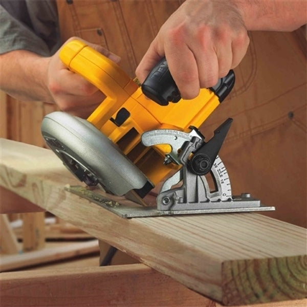 DeWALT DWE575 Corded 7-1/4&quot; Lightweight Circular Saw