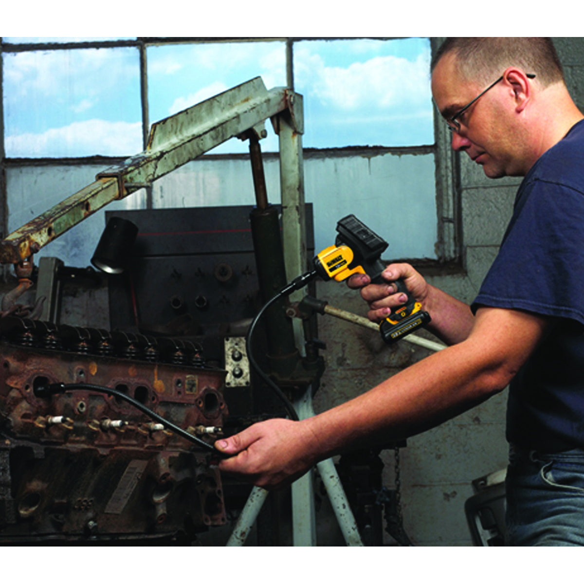 DeWALT DCT410S1 Inspection Camera with Wireless Screen Kit, Battery Included, 12 V, 3-1/2 in Display, LCD Display