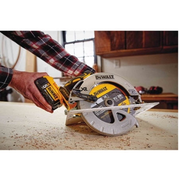 DeWALT DCS570P1 20V Max 7.25&quot; Brushless XR Circular Saw Kit (Includes 20V Battery, Charger, Blade, Wrench, and Rafter Hook)