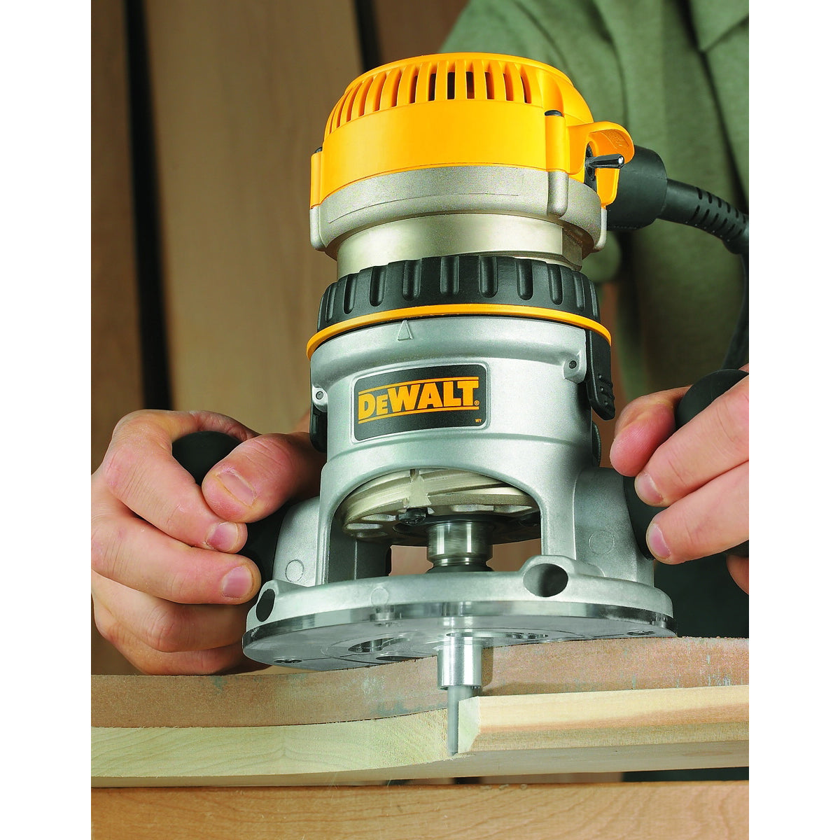 DeWALT DW616 Corded 1-3/4HP Fixed Base Router