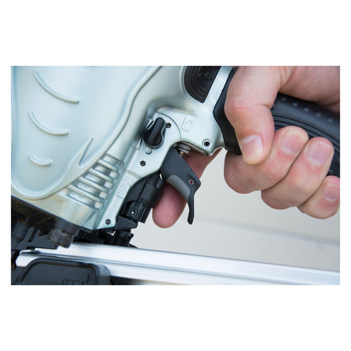 Metabo HPT NR90AE(S1) Pneumatic Nailer, 64 Magazine, Plastic Strip Collation, 0.09 scfm Air