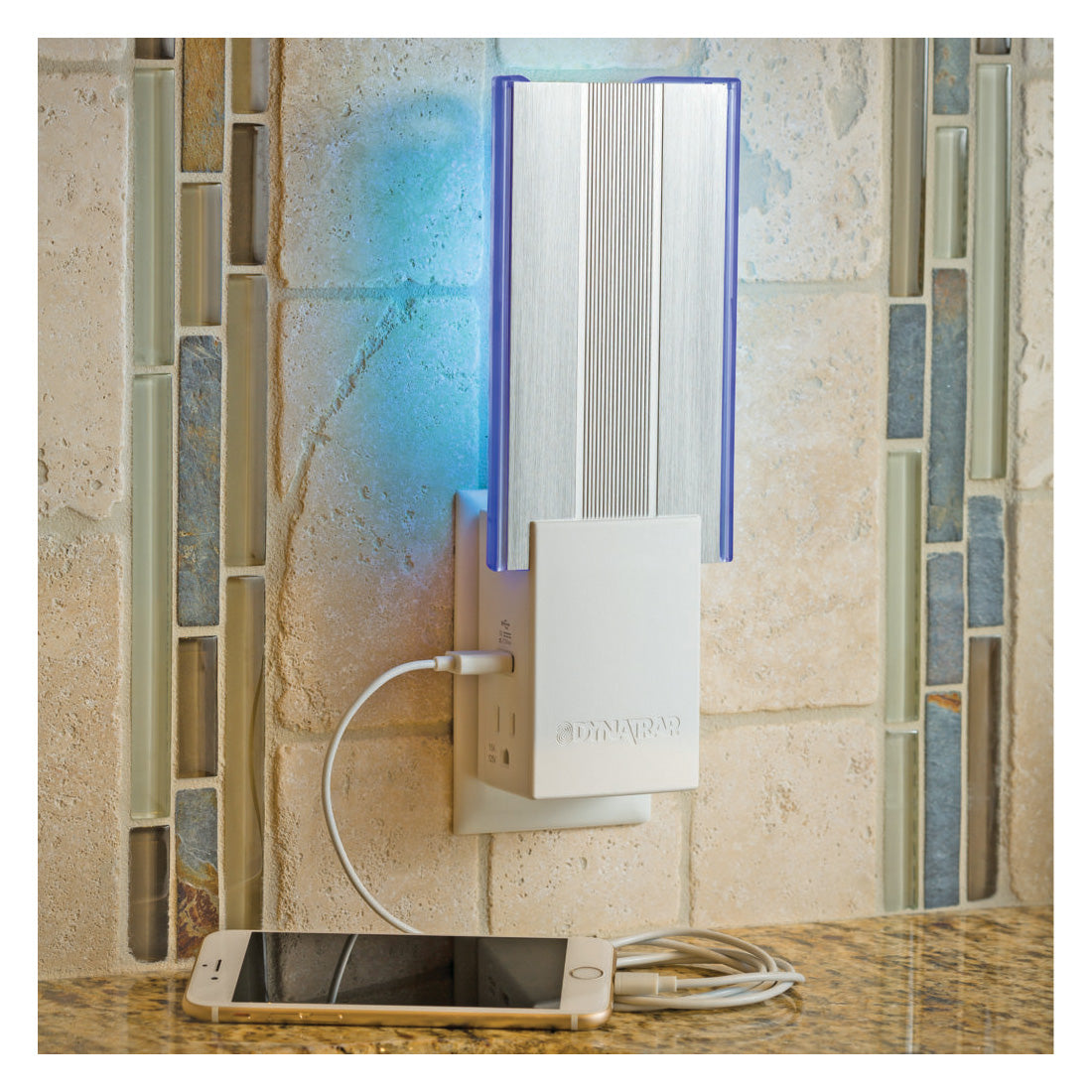 DYNATRAP D99 DT3039W Flylight Insect Trap with AC and USB Outlets, 9-1/2 in L Trap, 3-1/2 in W Trap