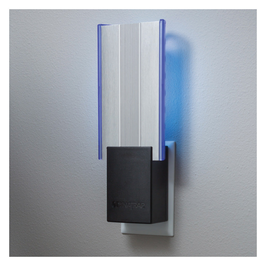 DYNATRAP D99 DT3009 Flylight Insect Trap, 9-1/2 in L Trap, 3-1/2 in W Trap, Black Pack