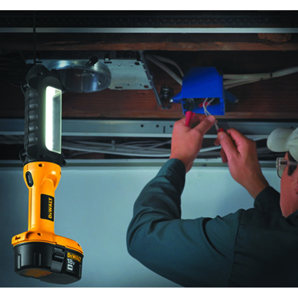 DeWALT DC527 Area Light, 18 V, 13 W, Fluorescent Lamp